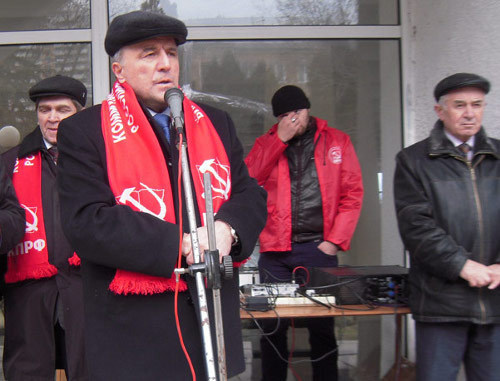 Митинг «За честные и чистые выборы» провело Дагестанское республиканское отделение КПРФ в Махачкале. Дагестан. 2 марта 2012 г. Фото пресс-службы КПРФ Митинг «За честные и чистые выборы» провело Дагестанское республиканское отделение КПРФ в Махачкале. Дагестан. 2 марта 2012 г. Фото пресс-службы КПРФ