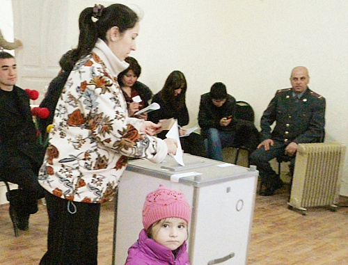 Голосование на выборах президента Южной Осетии. Цхинвал, 25 марта 2012 г. Фото Марии Котаевой для "Кавказского узла" Голосование на выборах президента Южной Осетии. Цхинвал, 25 марта 2012 г. Фото Марии Котаевой для "Кавказского узла"