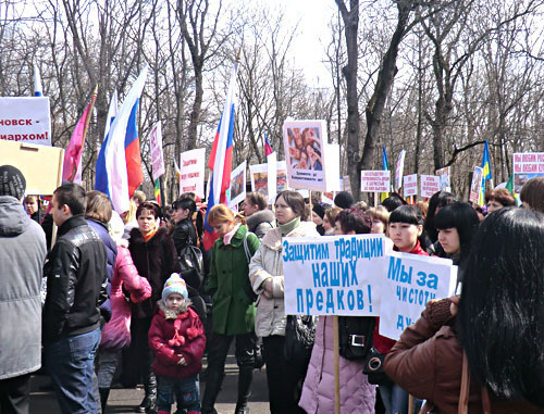 Многотысячный митинг против Pussy Riot состоялся в Краснодаре. 31 марта 2012 г. Фото Натальи Дорохиной для "Кавказского узла" Многотысячный митинг против Pussy Riot состоялся в Краснодаре. 31 марта 2012 г. Фото Натальи Дорохиной для "Кавказского узла"