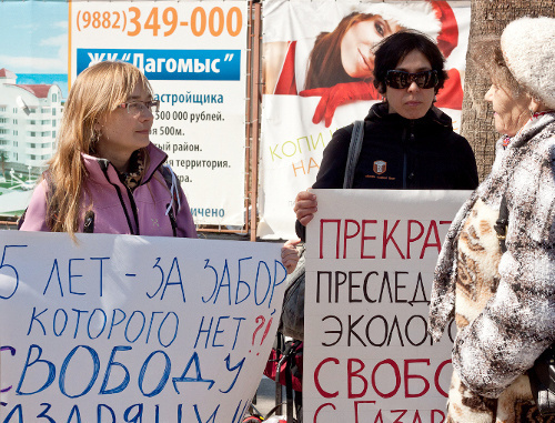 Пикет в Сочи в защиту членов "Экологической вахты по Северному Кавказу" Сурена Газаряна и Евгения Витишко. 17 марта 2012 г. Фото: "Экологическая Вахта по Северному Кавказу", http://ewnc.org Пикет в Сочи в защиту членов "Экологической вахты по Северному Кавказу" Сурена Газаряна и Евгения Витишко. 17 марта 2012 г. Фото: "Экологическая Вахта по Северному Кавказу", http://ewnc.org