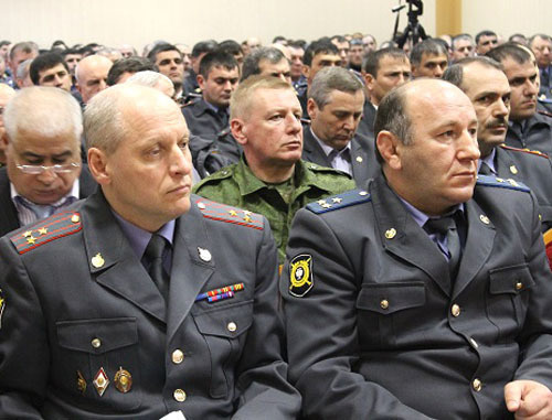 Сотрудники МВД по Республике Дагестан в актовом зале министерства. Дагестан. Махачкала, 6 апреля 2012 г. Фото: www.mvdrd.ru Сотрудники МВД по Республике Дагестан в актовом зале министерства. Дагестан. Махачкала, 6 апреля 2012 г. Фото: www.mvdrd.ru