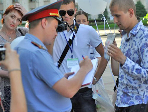 "Народные гуляния" оппозиции прошли в Краснодаре. 10 мая 2012 г. Фото Максима Рожкова "Народные гуляния" оппозиции прошли в Краснодаре. 10 мая 2012 г. Фото Максима Рожкова