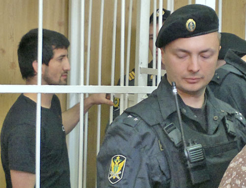 Расул Мирзаев решением судьи Хамовнического суда Москвы оставлен под стражей до 8 июля 2012 года. Москва, 16 мая 2012 г. Фото Юлии Буславской для "Кавказского узла" Расул Мирзаев решением судьи Хамовнического суда Москвы оставлен под стражей до 8 июля 2012 года. Москва, 16 мая 2012 г. Фото Юлии Буславской для "Кавказского узла"
