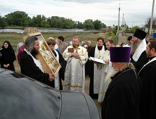 Волгоградская область, Урюпинск, 27 мая 2012 г. Крестный ход в защиту Урюпинского района от угрозы загрязнения никелем. Фото: Межприходской сайт храмов г. Урюпинска "Хопер православный", http://hoper-pravoslavny.ru Волгоградская область, Урюпинск, 27 мая 2012 г. Крестный ход в защиту Урюпинского района от угрозы загрязнения никелем. Фото: Межприходской сайт храмов г. Урюпинска "Хопер православный", http://hoper-pravoslavny.ru