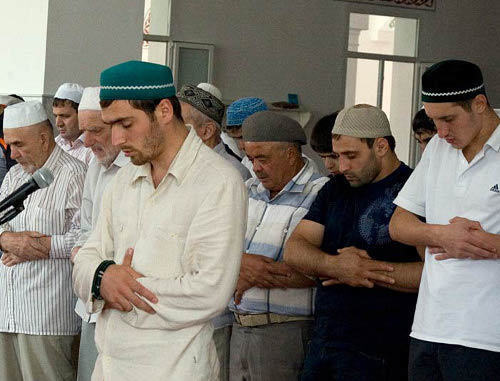 Верущие совершают таравих-намаз. Дагестан. Фото: http://www.islamdag.ru