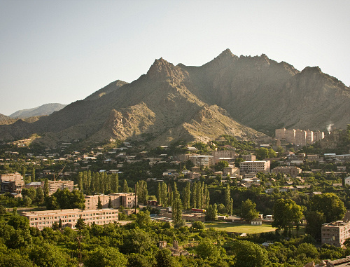Армения, область Сюник, вид города Мегри. Июнь 2011 г. Фото: unbdaveable, http://www.flickr.com/photos/unbdaveable Армения, область Сюник, вид города Мегри. Июнь 2011 г. Фото: unbdaveable, http://www.flickr.com/photos/unbdaveable