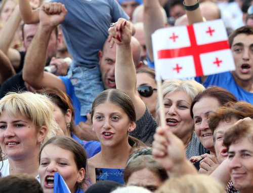 Встреча избирателей с представителями коалиции "Грузинская мечта". Грузия, Мцхета, село Мухрани, 7 сентября 2012 г. Фото с официальной страницы Бидзины Иванишвили на Facebook, http://www.facebook.com/OfficialBIDZINAIVANISHVILI Встреча избирателей с представителями коалиции "Грузинская мечта". Грузия, Мцхета, село Мухрани, 7 сентября 2012 г. Фото с официальной страницы Бидзины Иванишвили на Facebook, http://www.facebook.com/OfficialBIDZINAIVANISHVILI