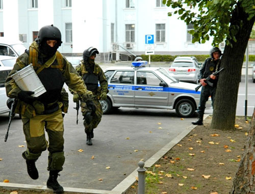 Спецоперация в Нальчике. Кабардино-Балкария, 12 октября 2012 г. Фото Людмилы Маратовой для "Кавказского узла" Спецоперация в Нальчике. Кабардино-Балкария, 12 октября 2012 г. Фото Людмилы Маратовой для "Кавказского узла"