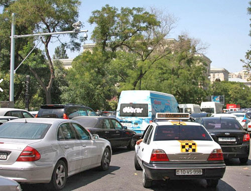 Пробки на улицах Баку. Фото ИА "Туран" Пробки на улицах Баку. Фото ИА "Туран"