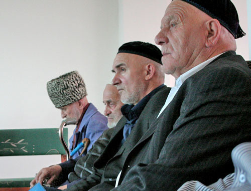 Участники голодовки. Ингушетия, Назрань, 29 октября 2012 г. Фото http://mehkkhel.org Участники голодовки. Ингушетия, Назрань, 29 октября 2012 г. Фото http://mehkkhel.org
