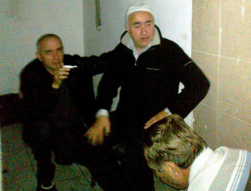 Активисты "Мехк-Кхел", участвовавшие в голодовке, в ОМВД по Малгобекскому району Ингушетии. Фото: http://mehkkhel.org Активисты "Мехк-Кхел", участвовавшие в голодовке, в ОМВД по Малгобекскому району Ингушетии. Фото: http://mehkkhel.org