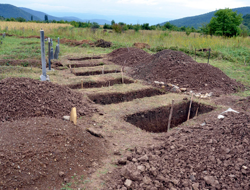 Могилы боевиков в Дуиси, Грузия, сентябрь 2012 г. Фото: Information Center of Kakheti, http://ick.ge Могилы боевиков в Дуиси, Грузия, сентябрь 2012 г. Фото: Information Center of Kakheti, http://ick.ge