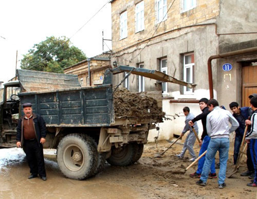 Общегородской субботник в Дербенте. Дагестан, 10 ноября 2012 г. Фото http://www.derbent.org Общегородской субботник в Дербенте. Дагестан, 10 ноября 2012 г. Фото http://www.derbent.org