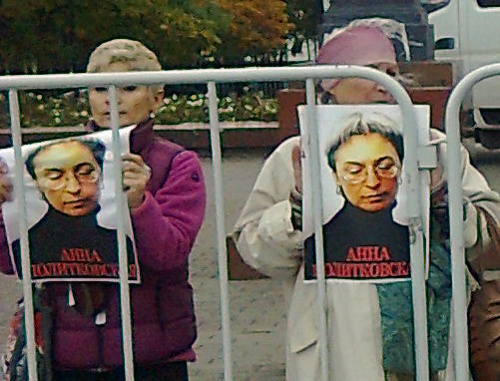 Пикет в Новопушкинском сквере в день памяти Анны Политковской. Москва, 7 октября 2012 г. Фото Семена Чарного для "Кавказского узла" Пикет в Новопушкинском сквере в день памяти Анны Политковской. Москва, 7 октября 2012 г. Фото Семена Чарного для "Кавказского узла"