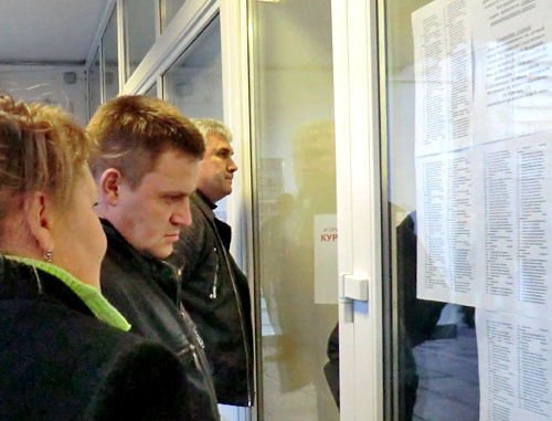 Списки, записавшихся на прием к Александру Бастрыкину. Краснодар, 6 декабря 2012 г. Фото Натальи Дорохиной для "Кавказского узла" Списки, записавшихся на прием к Александру Бастрыкину. Краснодар, 6 декабря 2012 г. Фото Натальи Дорохиной для "Кавказского узла"