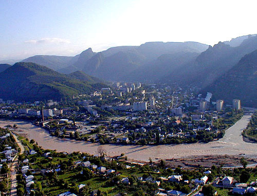 Город Карачаевск, Карачаево-Черкессия. Фото http://commons.wikimedia.org Город Карачаевск, Карачаево-Черкессия. Фото http://commons.wikimedia.org