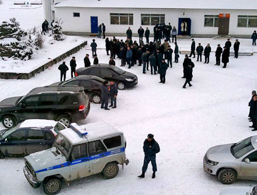 Возле Кабардино-Балкарского Государственного аграрного университета. Нальчик, 25 декабря 2012 г. Фото: МВД по Кабардино-Балкарской Республике, http://07.mvd.ru Возле Кабардино-Балкарского Государственного аграрного университета. Нальчик, 25 декабря 2012 г. Фото: МВД по Кабардино-Балкарской Республике, http://07.mvd.ru