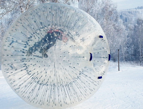 Катание на "зорбе". Фото: http://zorb.clan.su Катание на "зорбе". Фото: http://zorb.clan.su