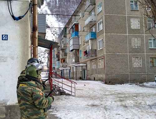 Спецоперация в Тырныаузе. Кабардино-Балкария, 16 января 2012 г. Фото: министерство внутренних дел по Кабардино-Балкарии, http://07.mvd.ru Спецоперация в Тырныаузе. Кабардино-Балкария, 16 января 2012 г. Фото: министерство внутренних дел по Кабардино-Балкарии, http://07.mvd.ru
