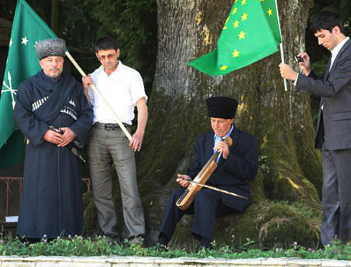 Участники расширенного заседания МЧА в Сочи. 2011 г. Фото Анзора Нибо, http://adygi.ru Участники расширенного заседания МЧА в Сочи. 2011 г. Фото Анзора Нибо, http://adygi.ru