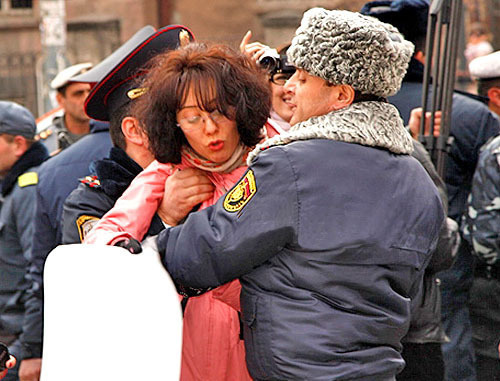 Акция протеста перед офисом БДИПЧ/ОБСЕ в Ереване. 22 февраля 2013 г. Фото: PanARMENIAN Photo/Tigran Mehrabyan Акция протеста перед офисом БДИПЧ/ОБСЕ в Ереване. 22 февраля 2013 г. Фото: PanARMENIAN Photo/Tigran Mehrabyan