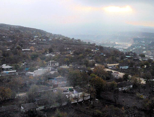 Панорама села Новолакского, бывшего Банайаула, жители которого, чеченцы-аккинцы, после возвращения из депортации были перемещены в другие села. Фото Рамазана Алилова, http://www.odnoselchane.ru Панорама села Новолакского, бывшего Банайаула, жители которого, чеченцы-аккинцы, после возвращения из депортации были перемещены в другие села. Фото Рамазана Алилова, http://www.odnoselchane.ru