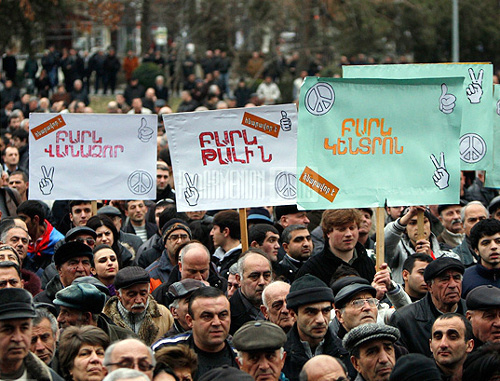 Митинг Раффи Ованнисяна на площади Свободы в Ереване 28 февраля 2013 г. Фото: © PanARMENIAN Photo/Hrant Khachatryan Митинг Раффи Ованнисяна на площади Свободы в Ереване 28 февраля 2013 г. Фото: © PanARMENIAN Photo/Hrant Khachatryan