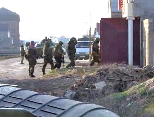 Спецоперация в поселке Семендер в пригороде Махачкалы. 20 марта 2013 г. Фото nak.fsb.ru Спецоперация в поселке Семендер в пригороде Махачкалы. 20 марта 2013 г. Фото nak.fsb.ru
