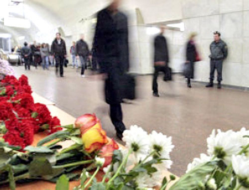 Цветы в московском метро на месте совершения теракта. Фото http://www.islamnews.ru Цветы в московском метро на месте совершения теракта. Фото http://www.islamnews.ru