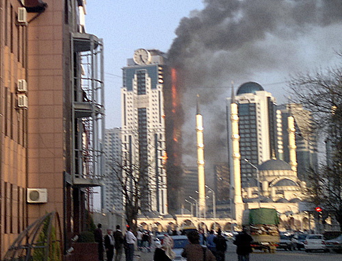 Пожар в высотном комплексе "Грозный-Сити". Чечня. Грозный, 3 апреля 2013 г. Фото "Кавказского узла" Пожар в высотном комплексе "Грозный-Сити". Чечня. Грозный, 3 апреля 2013 г. Фото "Кавказского узла"