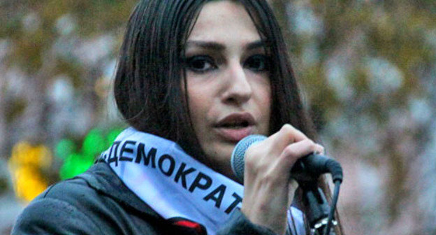 Луиза Дибирова. Фото www.yabloko.ru Луиза Дибирова. Фото www.yabloko.ru