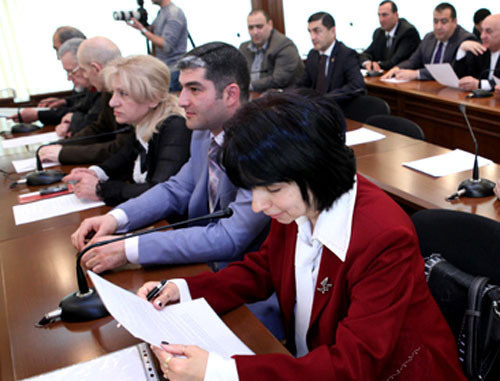 Очередная сессия Совета старейшин Еревана. Фото: http://www.yerevan.am/
Очередная сессия Совета старейшин Еревана. Фото: http://www.yerevan.am/