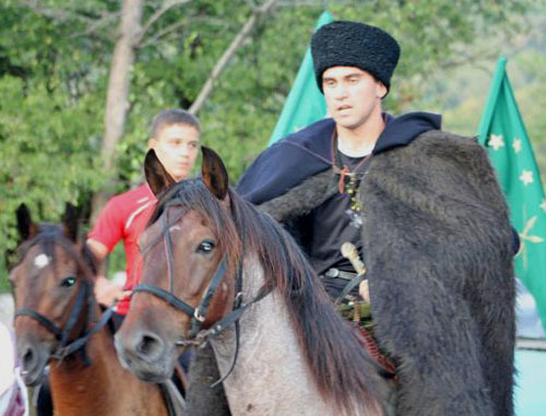 Празднование Дня черкесского флага. Туапсе, 25 апреля 2012 г. Фото Анзора Нибо Празднование Дня черкесского флага. Туапсе, 25 апреля 2012 г. Фото Анзора Нибо