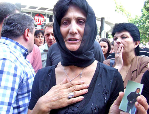 Циала Гурчиани, участница акции протеста, организованной в связи с жестоким обращением с заключенными в Глданской тюрьме. Тбилиси, 19 сентября 2013 г. Фото Эдиты Бадасян для "Кавказского узла" Циала Гурчиани, участница акции протеста, организованной в связи с жестоким обращением с заключенными в Глданской тюрьме. Тбилиси, 19 сентября 2013 г. Фото Эдиты Бадасян для "Кавказского узла"