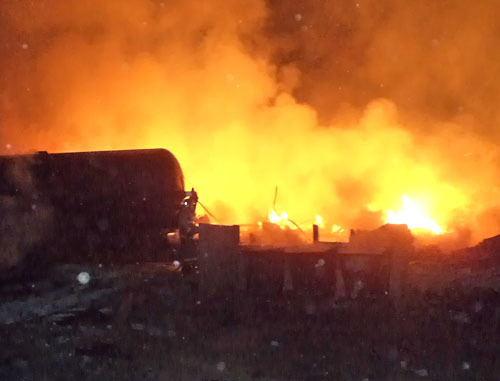 Возгорание цистерн с горючим в Белой Калитве. Ростовская область, 9 мая 2013 г. Фото: ГУ МЧС по Ростовской области Возгорание цистерн с горючим в Белой Калитве. Ростовская область, 9 мая 2013 г. Фото: ГУ МЧС по Ростовской области