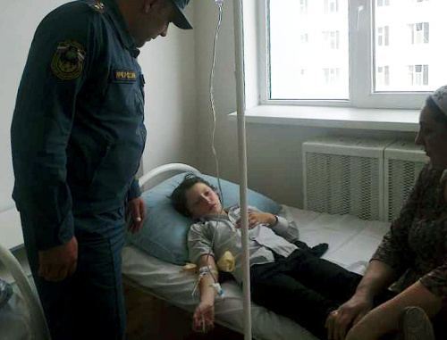 В одной из палат Республиканской детской клинической больницы в Грозном, куда были направлены учащиеся школы №17. 17 мая 2013 г. Фото пресс-службы ГУ МЧС Чеченской республики, 95.mchs.gov.ru В одной из палат Республиканской детской клинической больницы в Грозном, куда были направлены учащиеся школы №17. 17 мая 2013 г. Фото пресс-службы ГУ МЧС Чеченской республики, 95.mchs.gov.ru