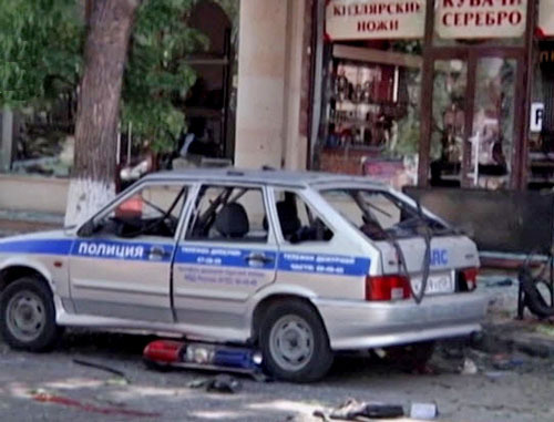 На месте совершения теракта. Махачкала, 25 мая 2013 г. Фото http://nac.gov.ru/ На месте совершения теракта. Махачкала, 25 мая 2013 г. Фото http://nac.gov.ru/