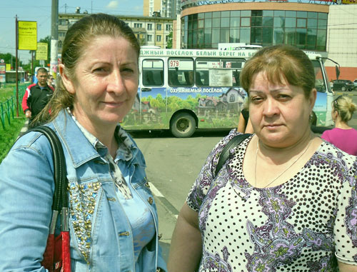 Жительницы "Промжилбазы" Асет Хадисова и Малика Джихаева приехали в Москву для решения своего жилищного вопроса. 26 мая 2013 г. Фото Елены Хрусталевой для "Кавказского узла" Жительницы "Промжилбазы" Асет Хадисова и Малика Джихаева приехали в Москву для решения своего жилищного вопроса. 26 мая 2013 г. Фото Елены Хрусталевой для "Кавказского узла"
