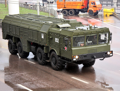 Самоходная пусковая установка 9П78-1 ОТРК Искандер-М на репетиции Парада Победы. Московская область, Алабино, 3 мая 2011г. Фото: Виталий Кузьмин, http://www.vitalykuzmin.net Самоходная пусковая установка 9П78-1 ОТРК Искандер-М на репетиции Парада Победы. Московская область, Алабино, 3 мая 2011г. Фото: Виталий Кузьмин, http://www.vitalykuzmin.net