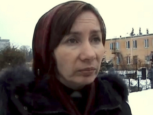 Наталья Эстемирова на похоронах Станислава Маркелова. Москва, 23 января 2009 г. Кадр из видеорепортажа "Кавказского узла" Наталья Эстемирова на похоронах Станислава Маркелова. Москва, 23 января 2009 г. Кадр из видеорепортажа "Кавказского узла"