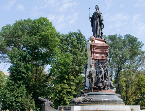 Памятник Екатерине II в Екатерининском сквере Краснодара. Фото: http://www.glava.krd.ru/news/1203 Памятник Екатерине II в Екатерининском сквере Краснодара. Фото: http://www.glava.krd.ru/news/1203