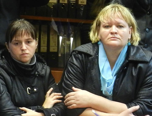 Участницы голодовки Ольга Ещенко (слева) и Надежда Киреева. Волгоград, 25 сентября 2013 г. Фото Татьяны Филимоновой для "Кавказского узла" Участницы голодовки Ольга Ещенко (слева) и Надежда Киреева. Волгоград, 25 сентября 2013 г. Фото Татьяны Филимоновой для "Кавказского узла"