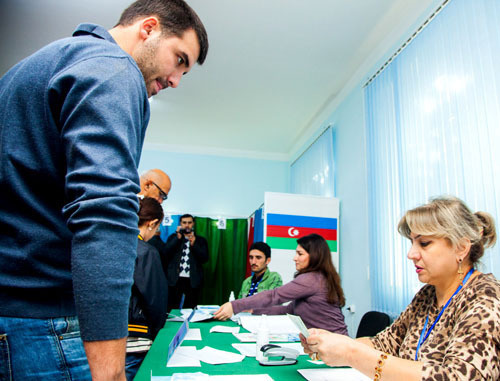Президентские выборы в Азербайджане. На снимке: на одном из избирательных участков Баку. 9 октября 2013 г. Фото Азиза Каримова для "Кавказского узла" Президентские выборы в Азербайджане. На снимке: на одном из избирательных участков Баку. 9 октября 2013 г. Фото Азиза Каримова для "Кавказского узла"