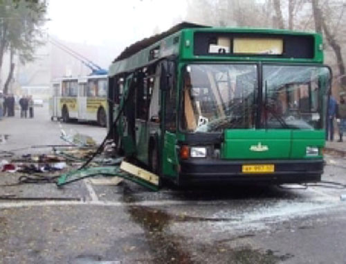 На месте взрыва в автобусе. Волгоград, 21 октября 2013 г. Фото mchs.gov.ru На месте взрыва в автобусе. Волгоград, 21 октября 2013 г. Фото mchs.gov.ru