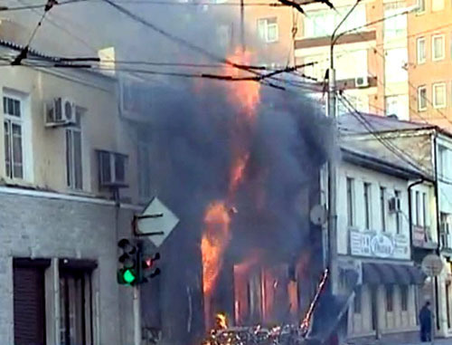 На месте взрывов в центре Махачкалы. Дагестан, 30 октября 2013 г. Фото http://nac.gov.ru/ На месте взрывов в центре Махачкалы. Дагестан, 30 октября 2013 г. Фото http://nac.gov.ru/