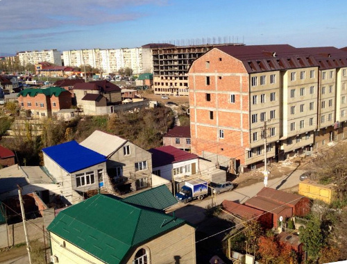 Махачкала, Сепараторный поселок, улица Айвазовского. Фото: http://zhutkiy-gorod.livejournal.com/54002.html Махачкала, Сепараторный поселок, улица Айвазовского. Фото: http://zhutkiy-gorod.livejournal.com/54002.html