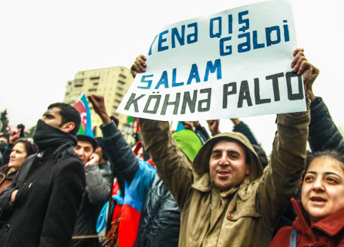 Баку, 15 декабря 2013 г. Участники митинга против повышения цен на топливо. Фото Азиза Каримова для "Кавказского узла" Баку, 15 декабря 2013 г. Участники митинга против повышения цен на топливо. Фото Азиза Каримова для "Кавказского узла"