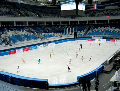 Арена дворца зимнего спорта "Айсберг". Ноябрь 2013 г. Фото пресс-службы ГК «Олимпстрой», http://sc-os.ru Арена дворца зимнего спорта "Айсберг". Ноябрь 2013 г. Фото пресс-службы ГК «Олимпстрой», http://sc-os.ru
