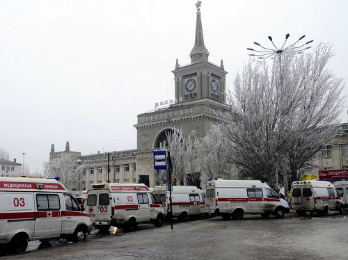Волгоград, 30 декабря 2013 г. Автомобили скорой помощи у железнодорожного вокзала. Фото пресс-службы аппарата Главы Правительства Волгоградской области, http://www.volganet.ru Волгоград, 30 декабря 2013 г. Автомобили скорой помощи у железнодорожного вокзала. Фото пресс-службы аппарата Главы Правительства Волгоградской области, http://www.volganet.ru