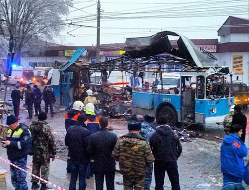 Волгоград. 30 декабря 2013 г. Взорванный троллейбус у остановки "Качинский рынок". Фото со страницы Алексея Ульянова в Instagram, http://instagram.com/p/iiIFbthbrt Волгоград. 30 декабря 2013 г. Взорванный троллейбус у остановки "Качинский рынок". Фото со страницы Алексея Ульянова в Instagram, http://instagram.com/p/iiIFbthbrt